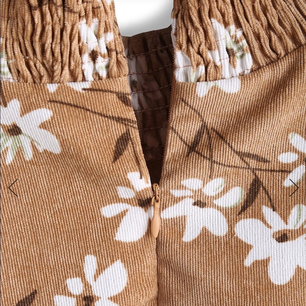Creme/Tan Stand Collar Floral Crop Blouse - Picture 4 of 8